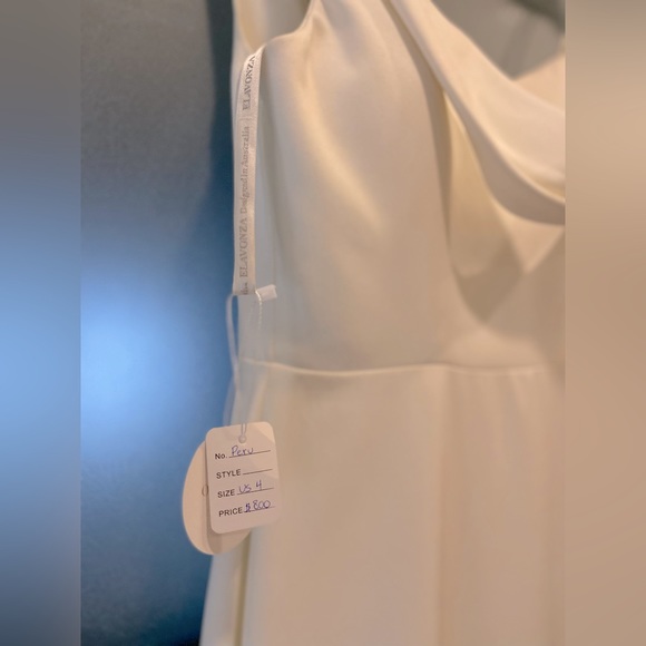 Elavonza Bridal “Peru” Dress • US Size 4 • Elegant & Simple - Picture 8 of 8